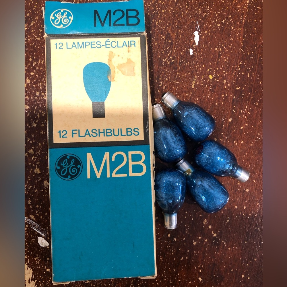 4 Boxes of Vintage Flashbulbs All Made in Canada Not Tested - Picture 5 of 5